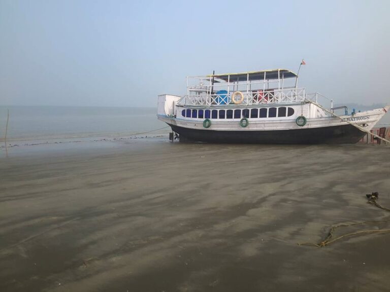 The Art of Running Aground: Understanding Tides.